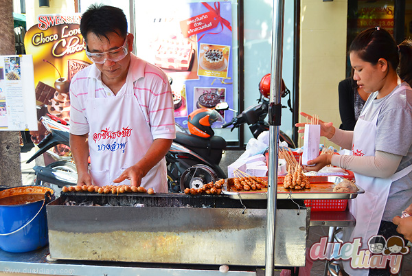 บางลำพู,วัดชนะสงคราม,ขนมเบื้อง,ร้านอร่อย,แม่ประภา,ร้านแนะนำ,ไหว้พระ,ไหว้พระ 9 วัด,เที่ยวกรุงเทพ,ลูกชิ้นปิ้ง,อร่อย