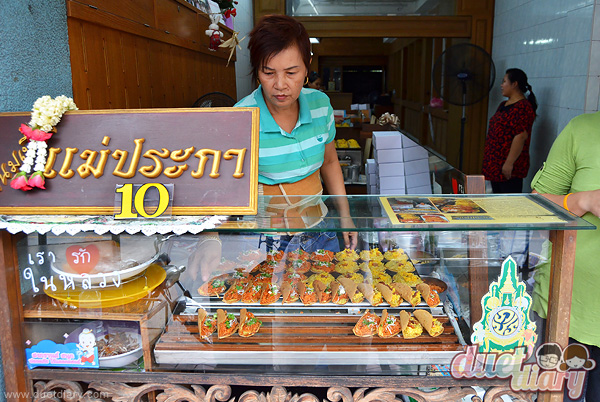 บางลำพู,วัดชนะสงคราม,ขนมเบื้อง,ร้านอร่อย,แม่ประภา,ร้านแนะนำ,ไหว้พระ,ไหว้พระ 9 วัด,เที่ยวกรุงเทพ,ลูกชิ้นปิ้ง,อร่อย